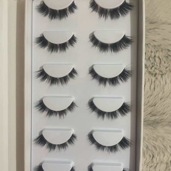 The Heartbreaker Faux-Mink Underlash Clusters - Black - Picture 8 of 10
